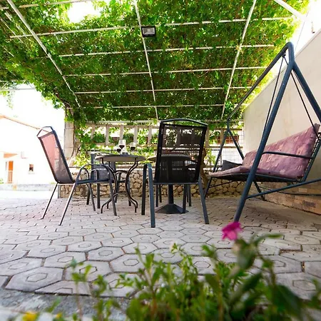 Charming Momisa * Kaštela